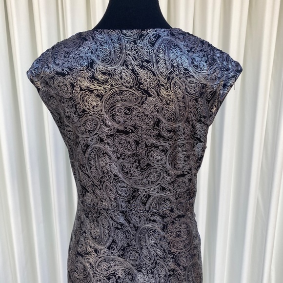 V Neck Fit & Flare Cap Sleeveless Dress - Picture 4 of 9